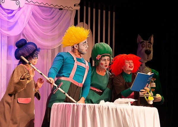 Спектакль «Расскажи мне про Красную Шапочку»