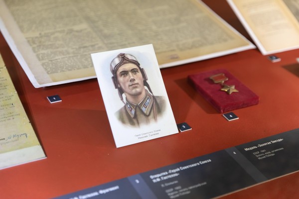 Выставка «Семейные реликвии» к 85-летию подвига Гастелло
