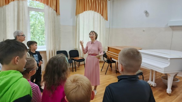 Экскурсия в здание музыкального отделения