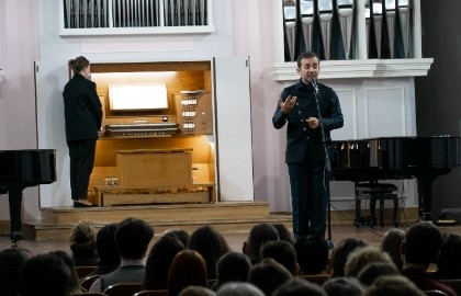 Совершеннолетний концерт, или Гости из будущего