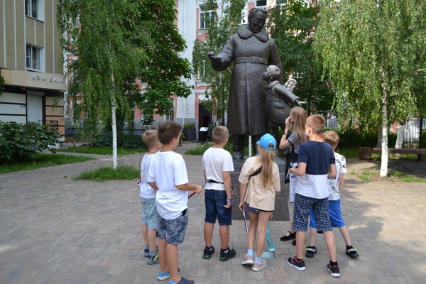 Литературная прогулка «Лето в городе V»