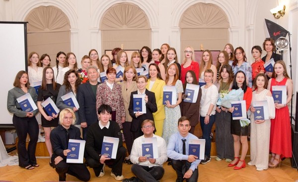 Вручение дипломов выпускникам Пензенского художественного училища