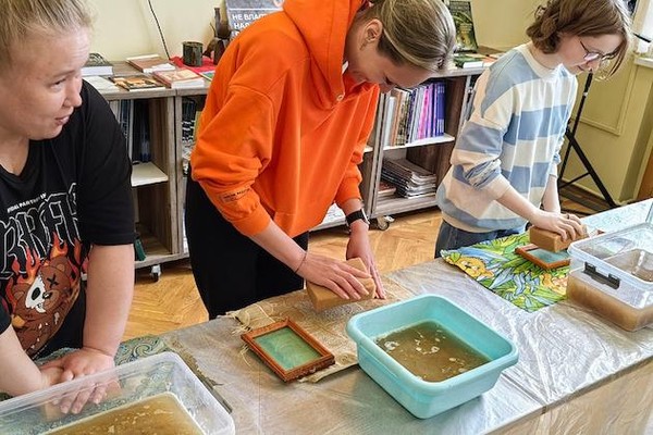 Мастер-класс «Создание бумаги из бумажной массы»