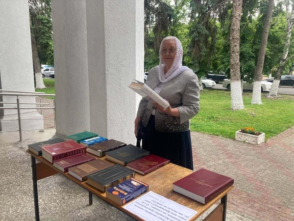 Книжно–иллюстративная выставка «Герои А. С. Пушкина в искусстве»