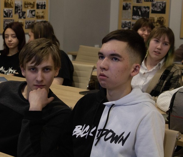Заседание литературного клуба