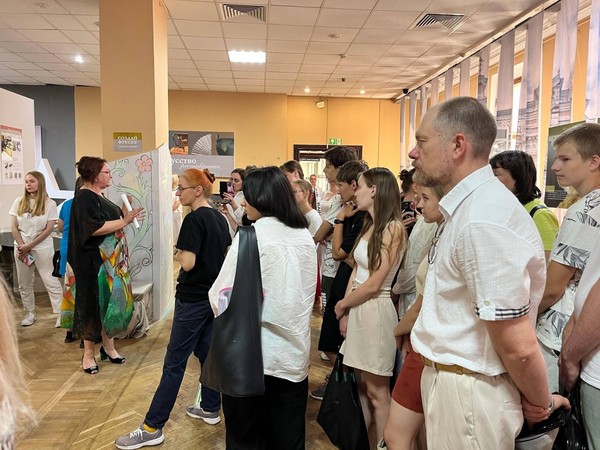 Экскурсия по передвижной выставке «Искусство реставрации»