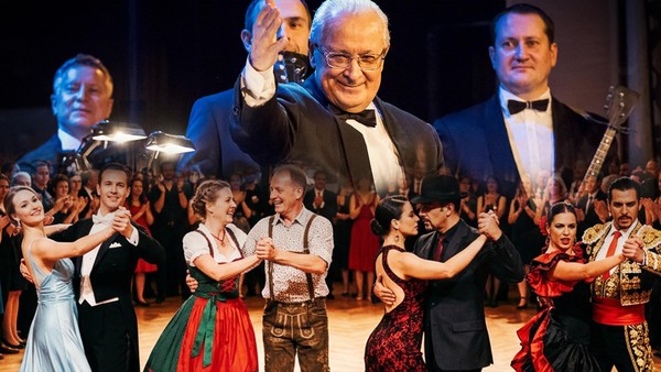 Танцуют все