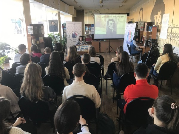 Выставка–рекомендация «Листая книг его страницы»