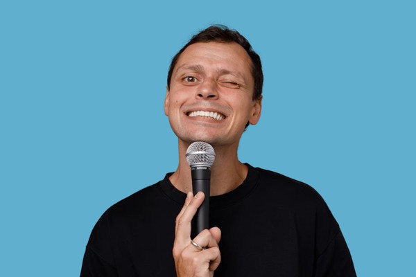 Виктор Комаров