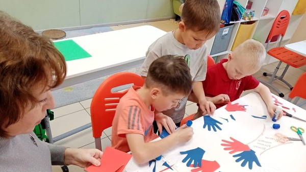 Шутка-минутка «Вместе весело шагать»