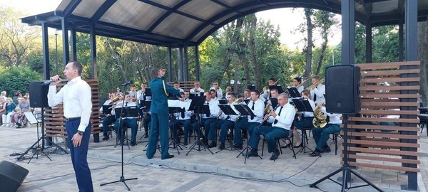 Концертная программа военных оркестров «Музыка. Кавказ. И блеск военной меди!»
