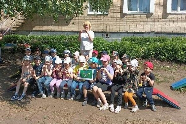 Познавательный час «Дружба начинается с улыбки»