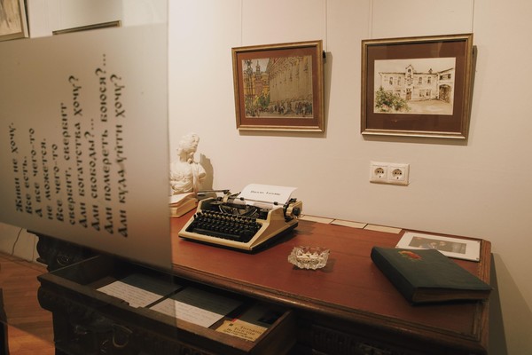 Выставка «Нос вразнос и острое слово»