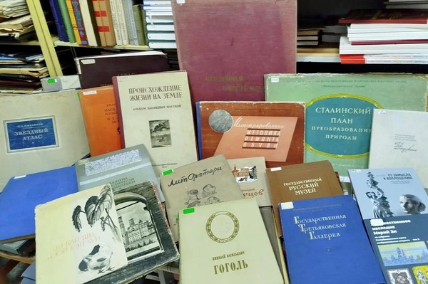 Книжная экспозиция «Большое искусство: поразительная выставка»