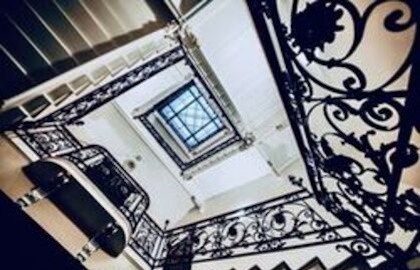 Петербург за закрытыми дверями: парадные лестницы и дворы-колодцы