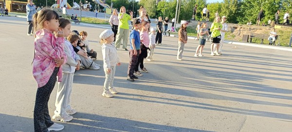Музыкальная программа «Танцуй вместе с нами!»