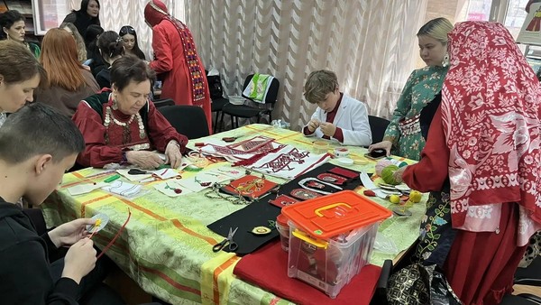 Мастер-класс по изготовлению броши в национальном стиле