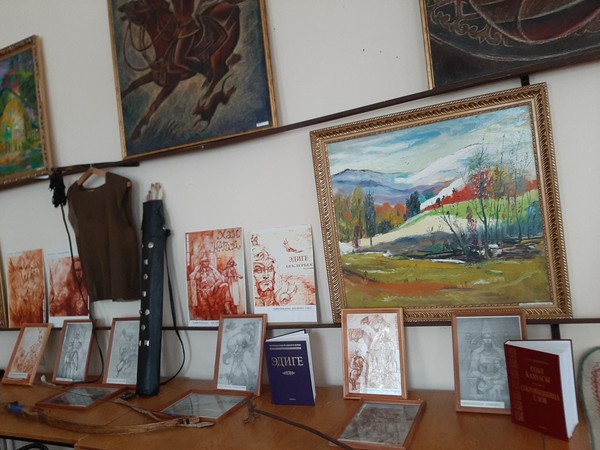 Книжно–иллюстративная выставка – «Таинственными тропами родного края»