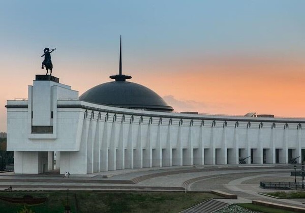 Выставка «От обороны к наступлению»