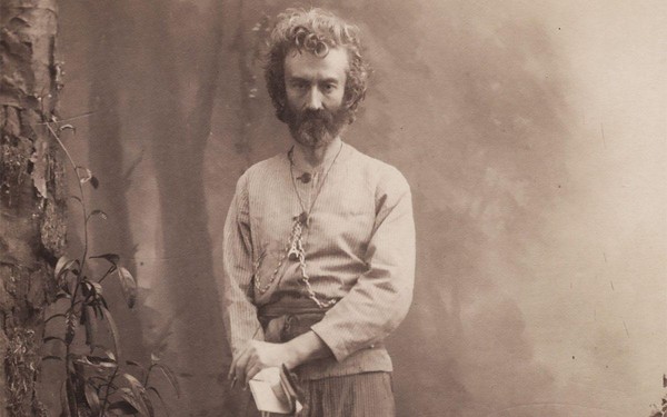 «Верный музе дальних странствий»