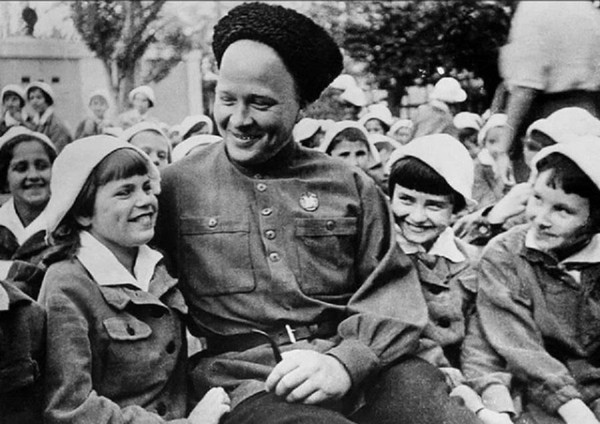 «У книжек дни рождения, конечно, тоже есть!: «Голубая чашка»