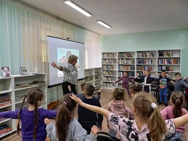 Развлекательная программа «Старые друзья возвращаются»