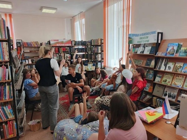 «Приди с другом в библиотеку»