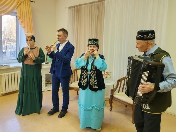 Встреча с творческой семьей Гайнемухаметовых «Нам песня жить и творить помогает»