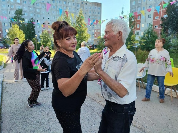 Танцплощадка «Танцы летнего сквера»