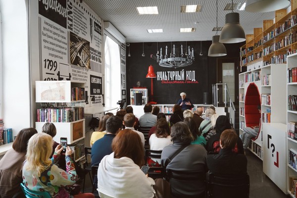 Лекция «Забытые истории старых парадных Петербурга» Сергея Караулова