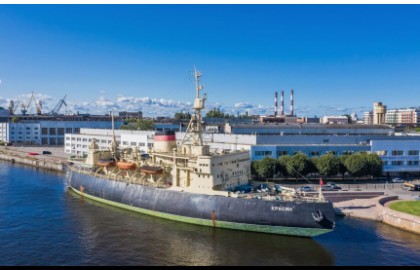 Морской Петербург на катере: ледокол «Красин» и закрытые Адмиралтейские верфи
