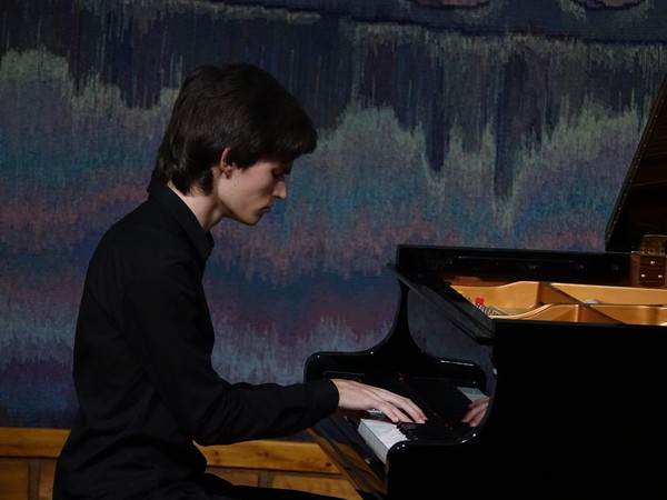 Pianissimo: Илья Папоян