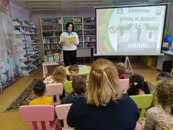 Познавательный час «Правила движения достойны уважения!»