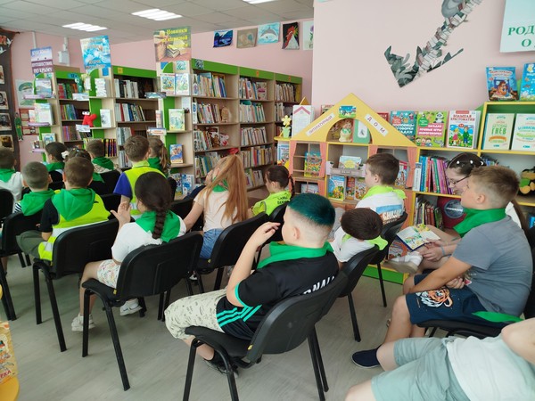 Час интересного чтения «Солнечные приклюЧтения»