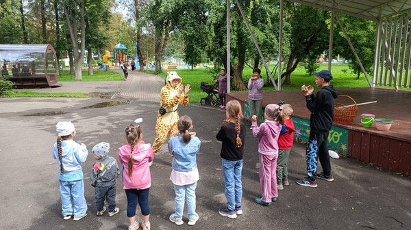Познавательно-игровая программа «Полосатый праздник»