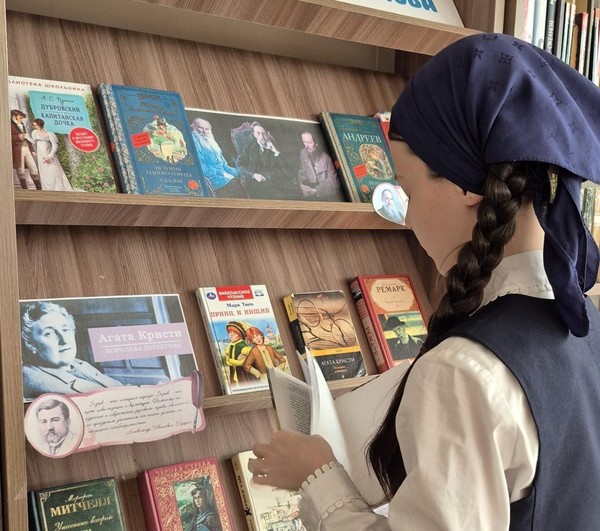 Книжно-информационная выставка «Книги, лето и друзья»