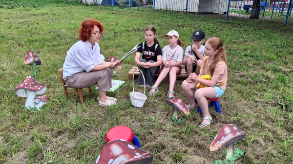 Чтение на траве «Медвежонок по имени Нора»