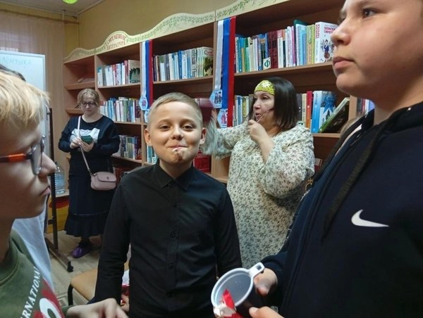 «Домбра Казахский инструмент»