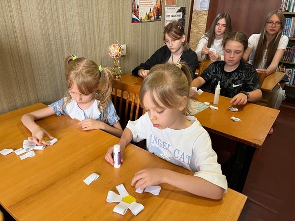 Познавательный час «Это главное слово семьЯ»