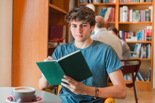Акция «Свидание с книгой»