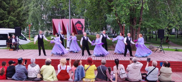 Концертная программа«Любовью дорожить умейте» посвящённая дню семьи, любви и верности