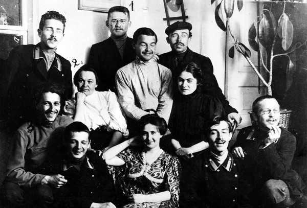 Фотовыставка из архива ГАНИБО «Загляните в семейный альбом»