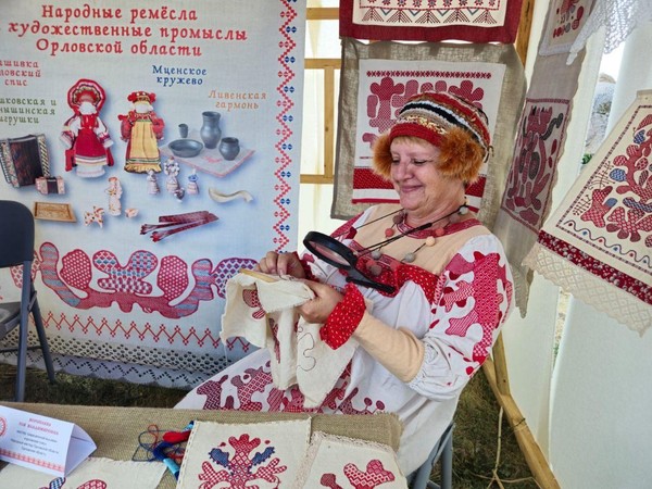 Дефиле традиционного народного костюма «Русь нарядная»