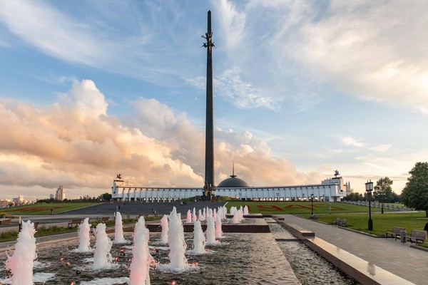 Фотовыставка «Велика Россия, а отступать некуда – позади Москва!»