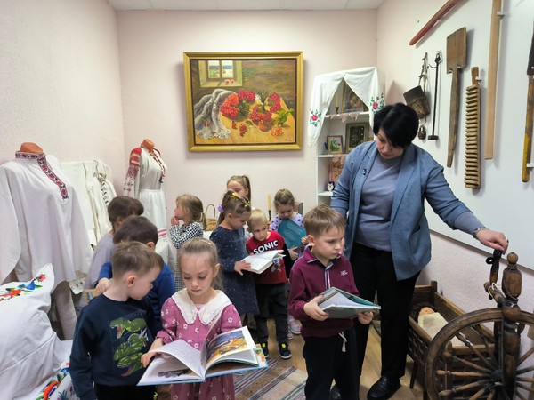 Экскурсия в музейную комнату «Традиции брянской земли»