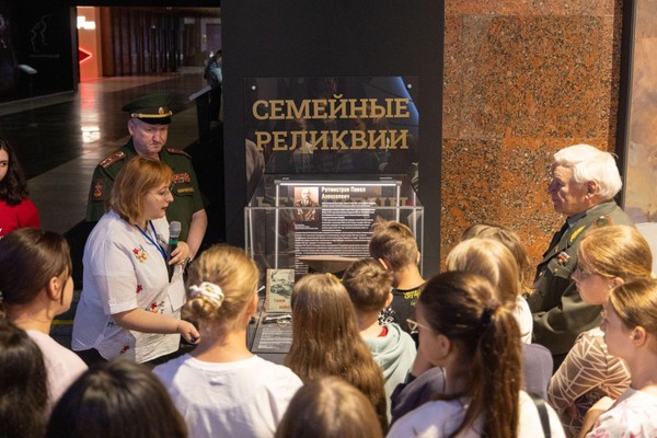 Выставка «Семейные реликвии» ко Дню ВВС