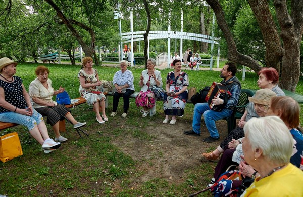 Исполнение песен под гармонь «Летние мотивы»