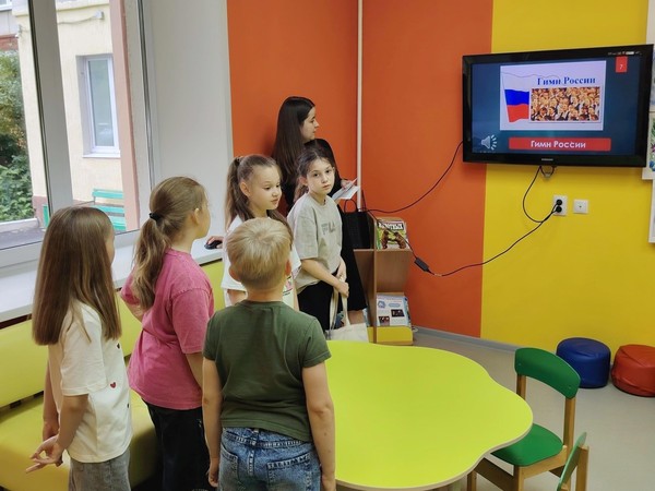 Патриотический час «Единство в цвете»