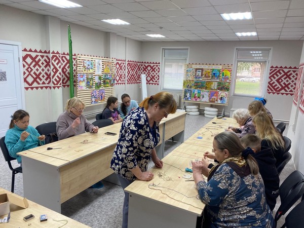 Заботливый четверг. Мастер-класс по декоративно-прикладному творчеству «Забавный велосипед из ватных палочек» от МБУК «КДЦ«Забота»