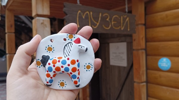 Роспись дымковского рельефа «Лошадка»